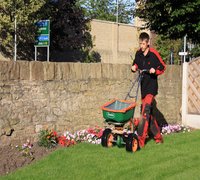 rsz_lawn_treatment_3